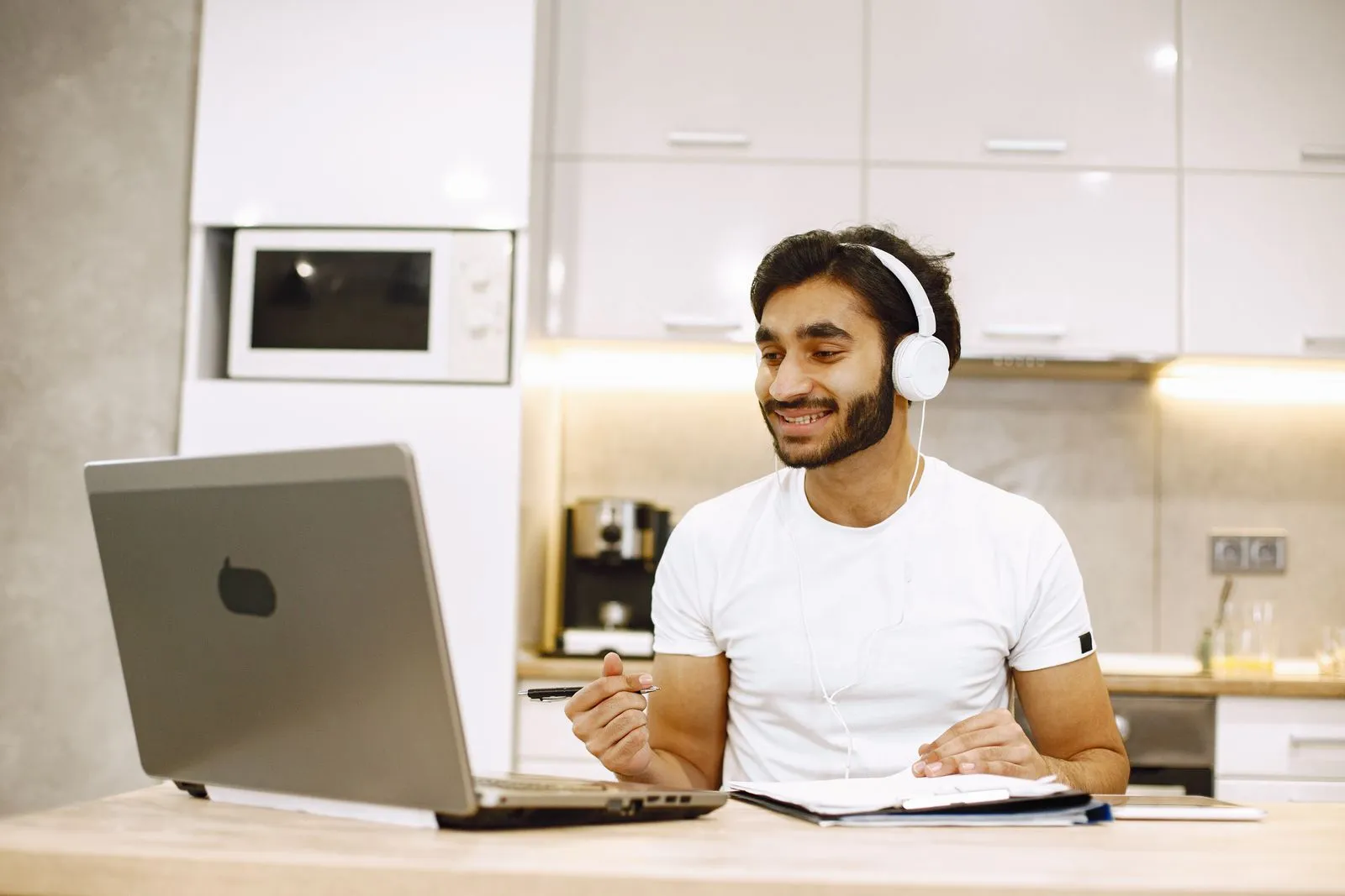 Online Relationship Counseling: A Complete Guide for Couples